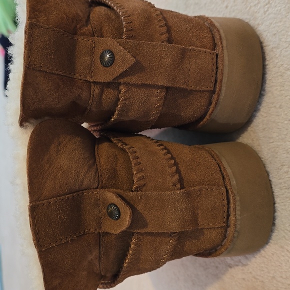 Ugg booties size 10 womens, tan - Picture 2 of 3